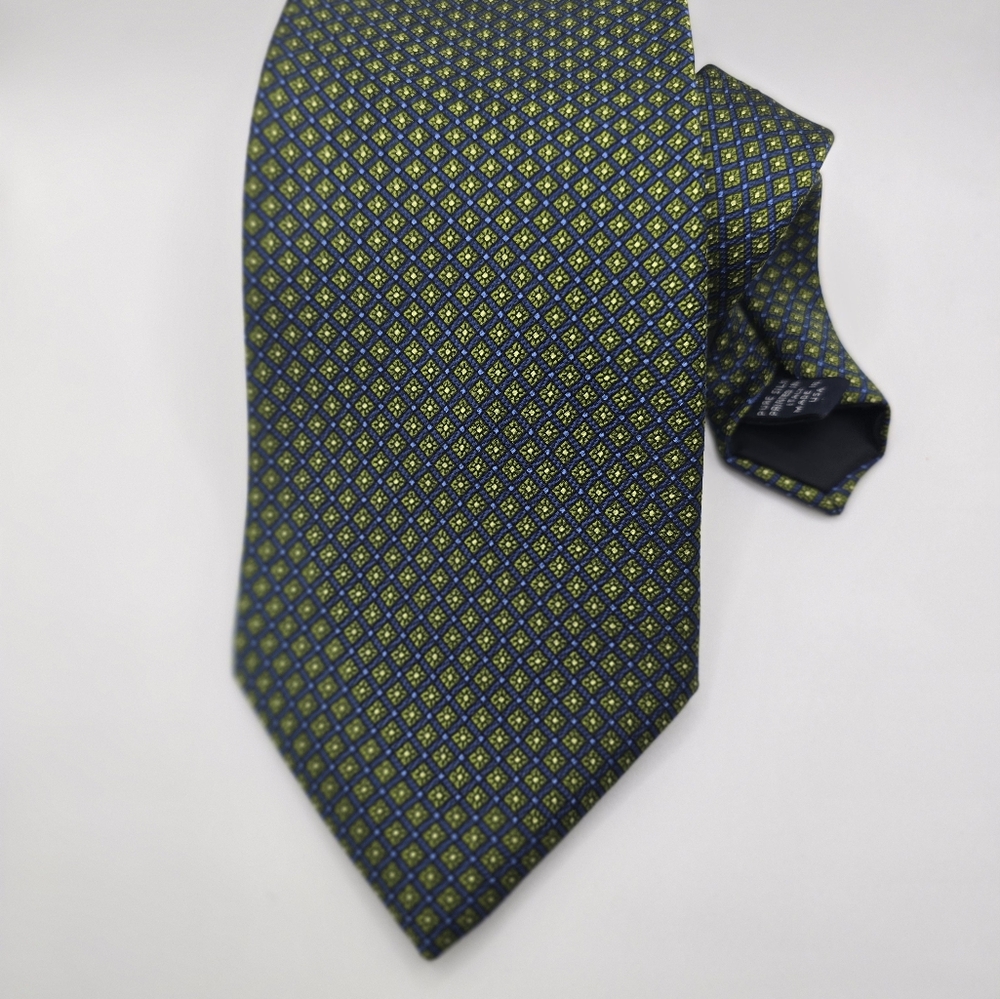 Brooks Brothers Navy and Gold Patterned Silk Tie